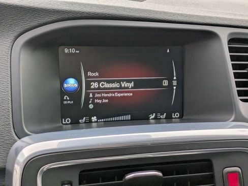 Used 2017 Volvo V60 T6 R-Design Platinum image 20