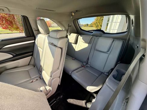 Used 2015 Toyota Highlander XLE image 15