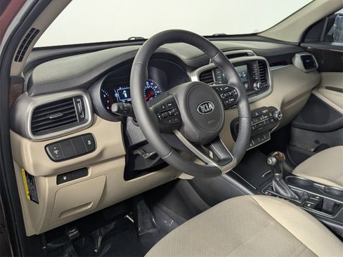Used 2018 Kia Sorento LX image 11