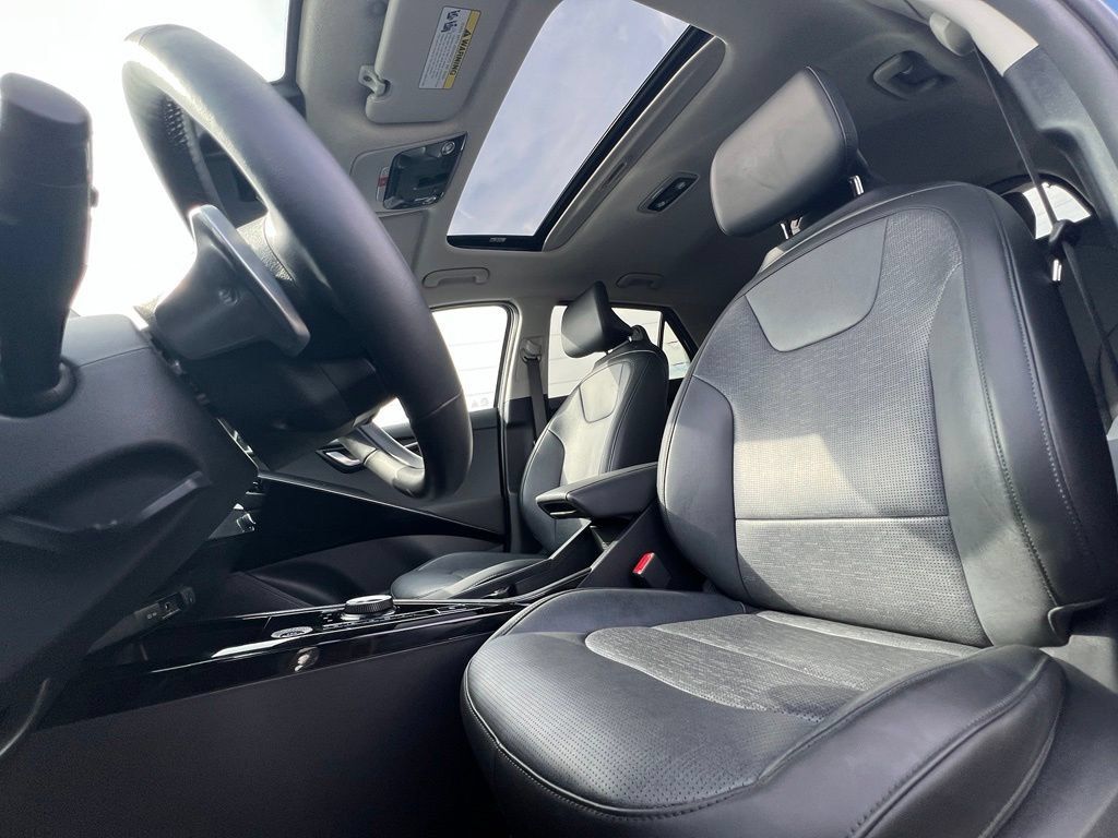 Used 2023 Kia Niro SX Touring FWD image 14