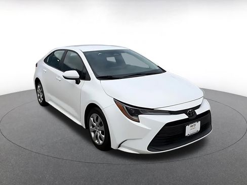 Used 2023 Toyota Corolla LE image 3