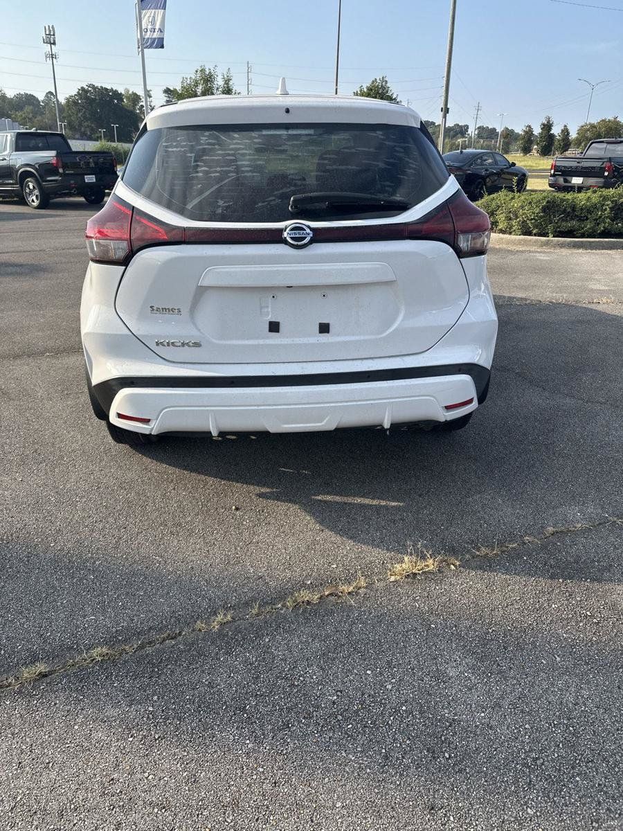 Used 2021 Nissan Kicks S w/ Interior Electronics Package FWD image 4
