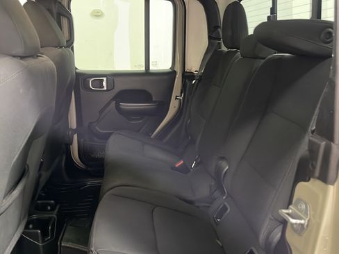 Used 2020 Jeep Gladiator Sport w/ Quick Order Package 24S AWD/4WD image 15