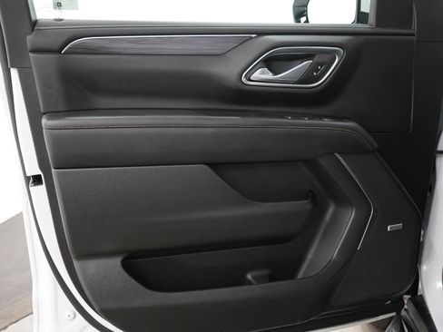 Used 2024 GMC Yukon SLT w/ SLT Luxury Package AWD/4WD image 22