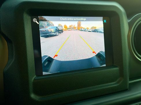 Used 2021 Jeep Gladiator Willys image 28