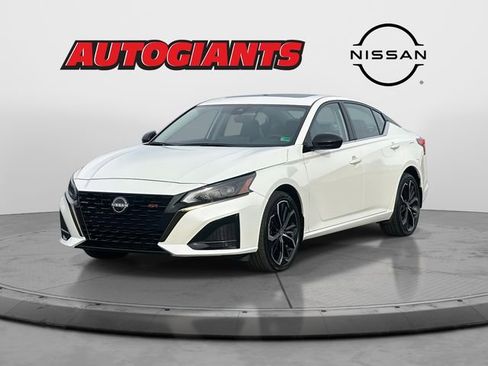Used 2023 Nissan Altima 2.5 SR w/ SR Premium Package image 6