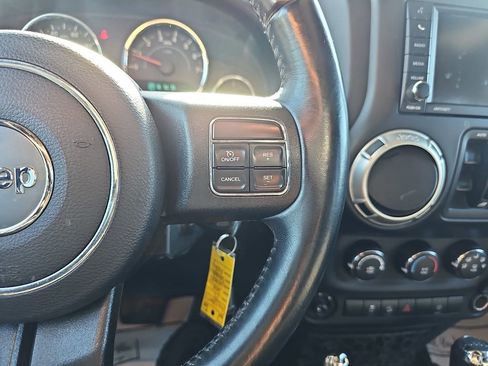 Used 2017 Jeep Wrangler Unlimited Sahara w/ Connectivity Group AWD/4WD image 22