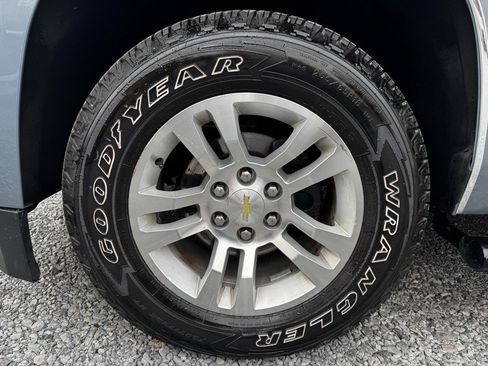 Used 2016 Chevrolet Suburban LT w/ Luxury Package image 8