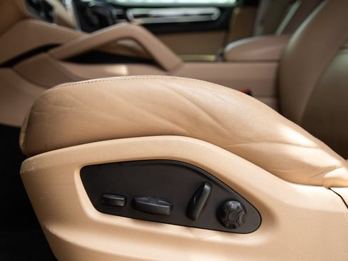Certified 2023 Porsche Cayenne Platinum Edition AWD/4WD image 22