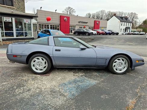 Used 1991 Chevrolet Corvette Coupe image 7