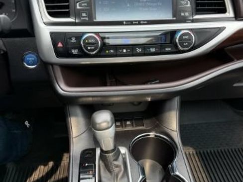 Used 2016 Toyota Highlander Limited Platinum AWD/4WD image 36