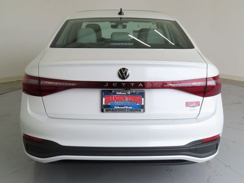 New 2025 Volkswagen Jetta SE image 5