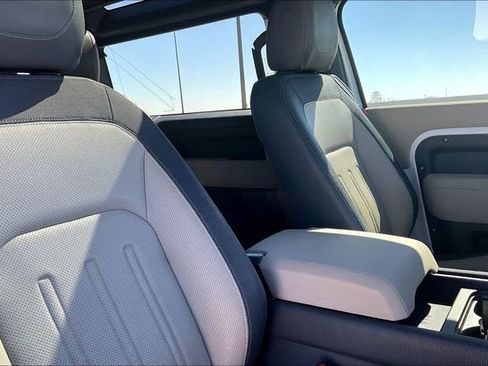 Used 2022 Land Rover Defender 90 X-Dynamic S image 7