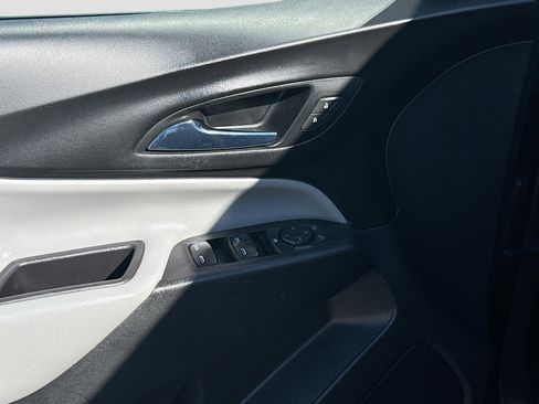 Used 2020 Chevrolet Equinox LS image 14