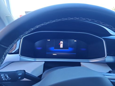 Certified 2025 Volkswagen Taos SE w/ Black Wheel Package image 10