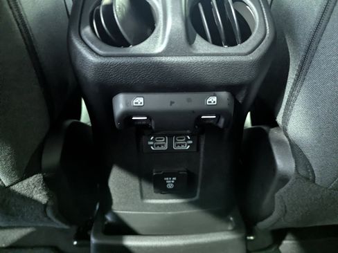 Used 2025 Jeep Wrangler Unlimited Sahara image 12