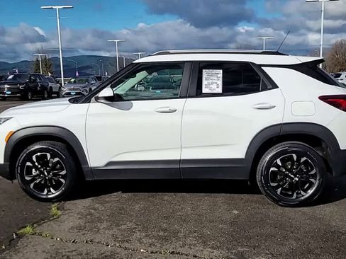 Used 2022 Chevrolet TrailBlazer LT w/ Convenience Package image 5