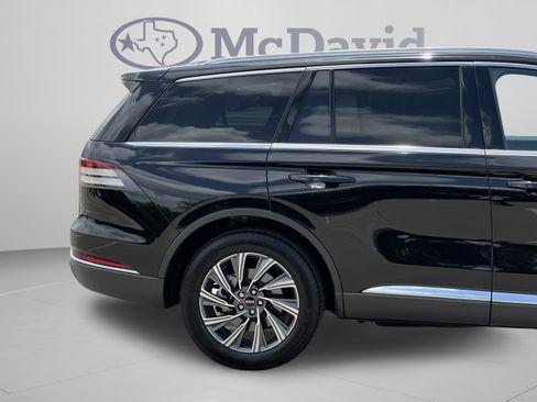 Certified 2025 Lincoln Aviator AWD image 32