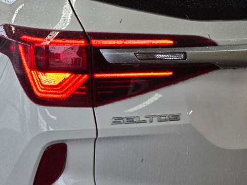 Used 2023 Kia Seltos Nightfall Edition image 13