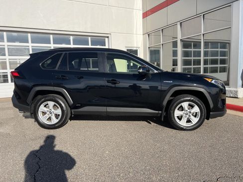 Used 2019 Toyota RAV4 XLE image 8