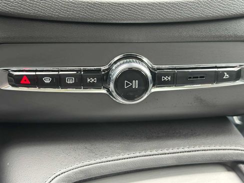 Used 2025 Volvo XC90 B5 Core image 30