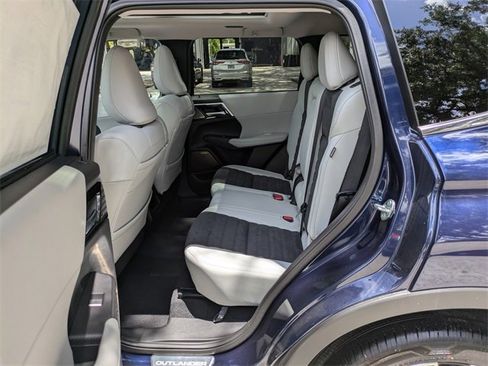 New 2025 Mitsubishi Outlander SE image 14