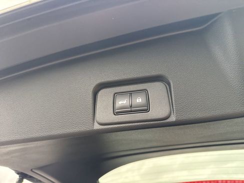 Used 2024 Nissan Rogue SV image 8