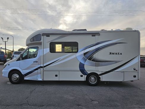 Used 2017 Mercedes-Benz Sprinter 3500 image 4