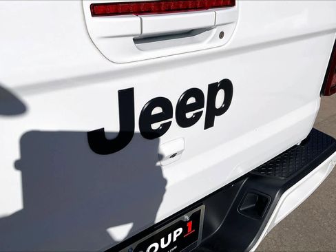 Certified 2023 Jeep Gladiator Overland image 58