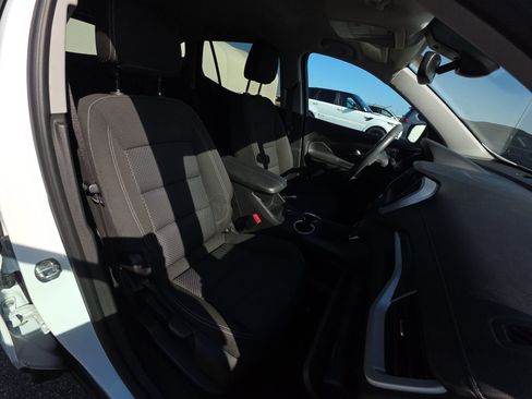 Used 2022 GMC Terrain SLE w/ Elevation Edition image 15