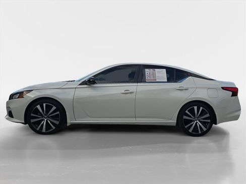 Used 2022 Nissan Altima 2.0 SR image 2