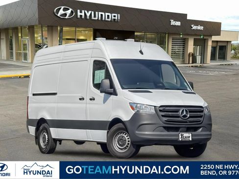 Used 2025 Mercedes-Benz Sprinter 2500 image 1