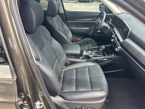 Used 2025 Kia Telluride EX w/ EX Captain's Chair Package FWD image 31