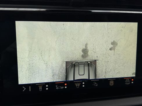 Used 2025 GMC Sierra 2500 AT4 image 21