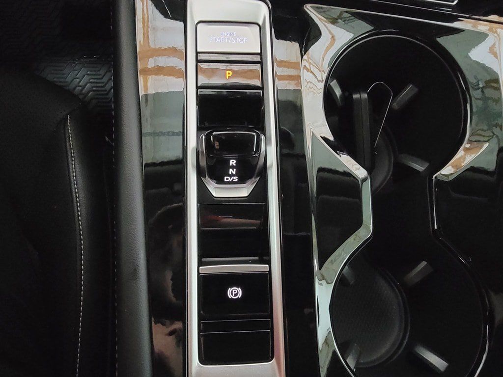 Used 2024 Volkswagen Atlas SE AWD/4WD image 17