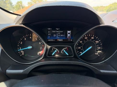 Used 2017 Ford Escape Titanium FWD image 3