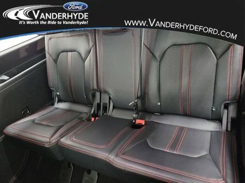 Used 2022 Ford Expedition Limited image 13