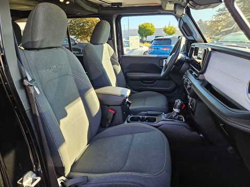 Used 2024 Jeep Wrangler Unlimited Sahara image 36
