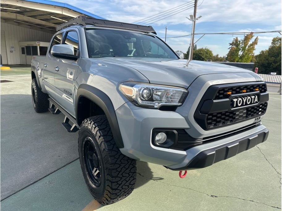 Used 2020 Toyota Tacoma TRD Off-Road w/ Technology Package AWD/4WD image 5