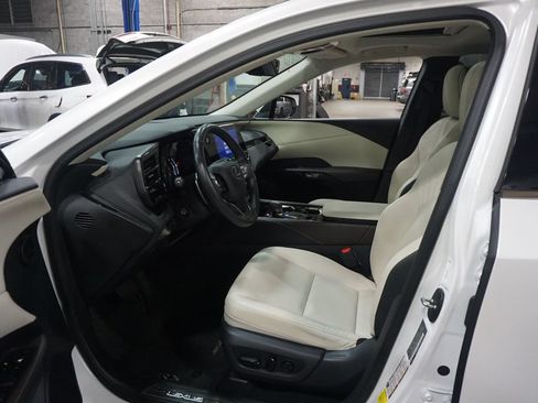 Used 2024 Lexus RX 350 FWD w/ Technology Package image 2