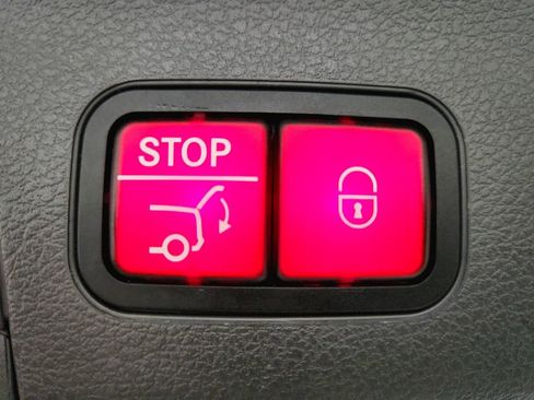 Used 2020 Mercedes-Benz GLS 450 4MATIC image 37
