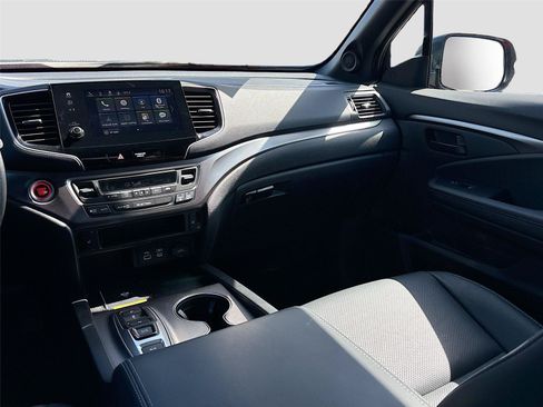 Certified 2024 Honda Passport EX-L image 28