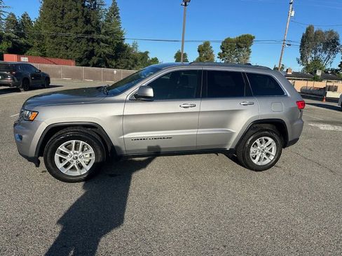 Used 2017 Jeep Grand Cherokee Laredo w/ Quick Order Package 2BE RWD image 3