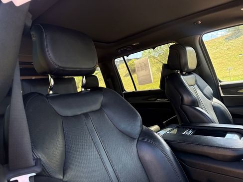 Used 2022 Jeep Wagoneer Series III w/ Premium Group I AWD/4WD image 33