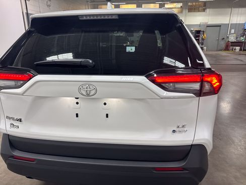 Used 2025 Toyota RAV4 LE AWD/4WD image 4