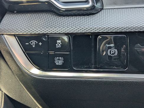 Used 2025 Kia Sportage LX image 24