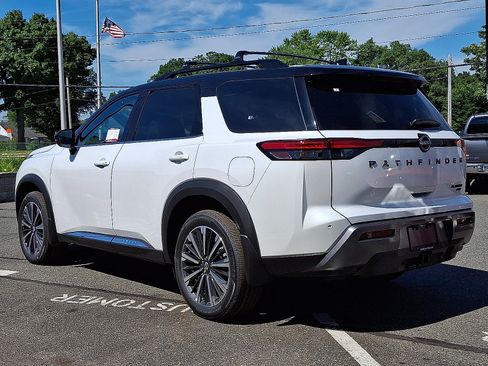 New 2026 Nissan Pathfinder Platinum AWD/4WD image 3