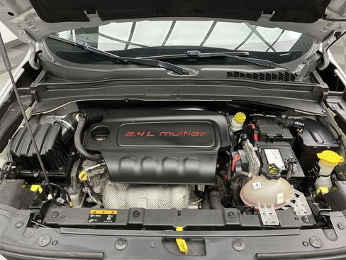 Used 2017 Jeep Renegade Trailhawk w/ Popular Equipment Group AWD/4WD image 25