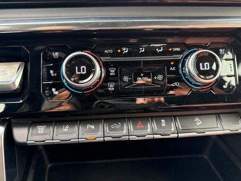 Used 2024 GMC Sierra 3500 Denali Ultimate image 17