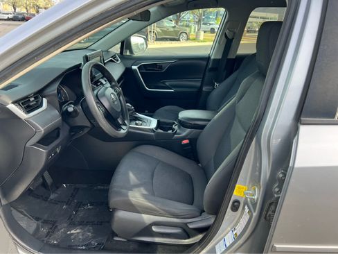 Used 2019 Toyota RAV4 LE image 27